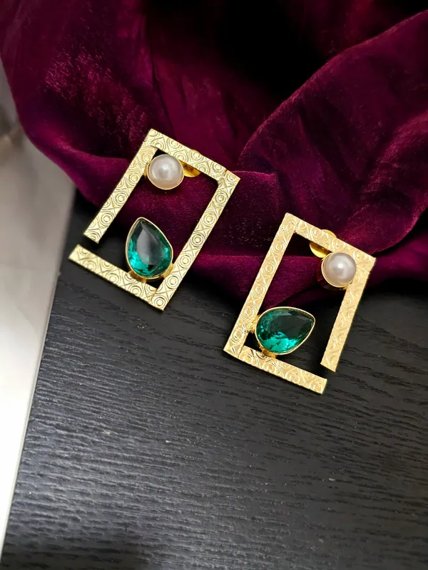 Luminous_Glow_Earrings