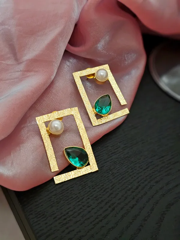 Luminous_Glow_Earrings