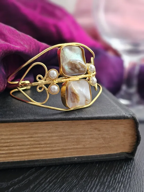 Lustrous_Pearl_Whisper_Bracelet
