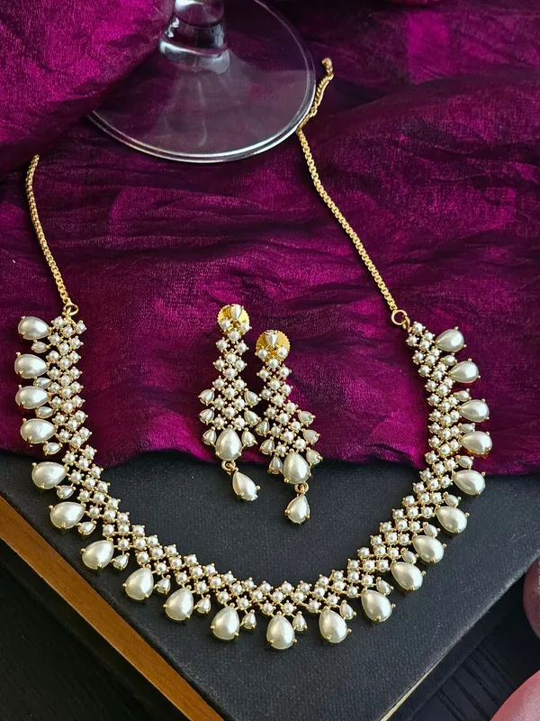 Mrinalini_Pearl_Necklace_Set_