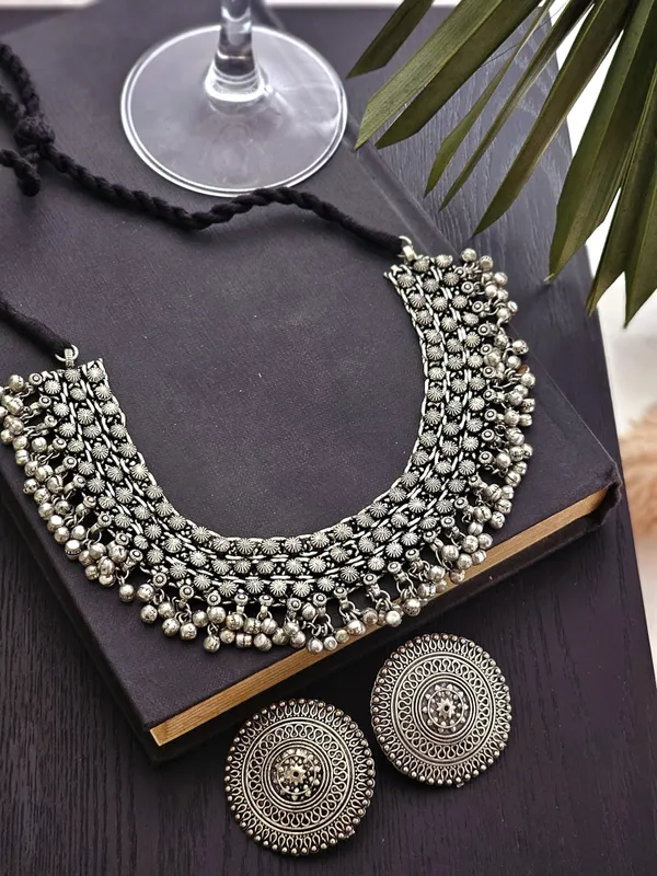 Women_Silver-toned_Silver-Plated_Jewellery_Set
