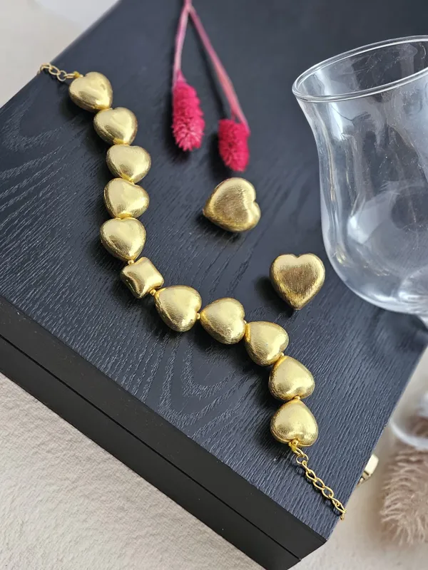Amoria_Heart_Choker_Set