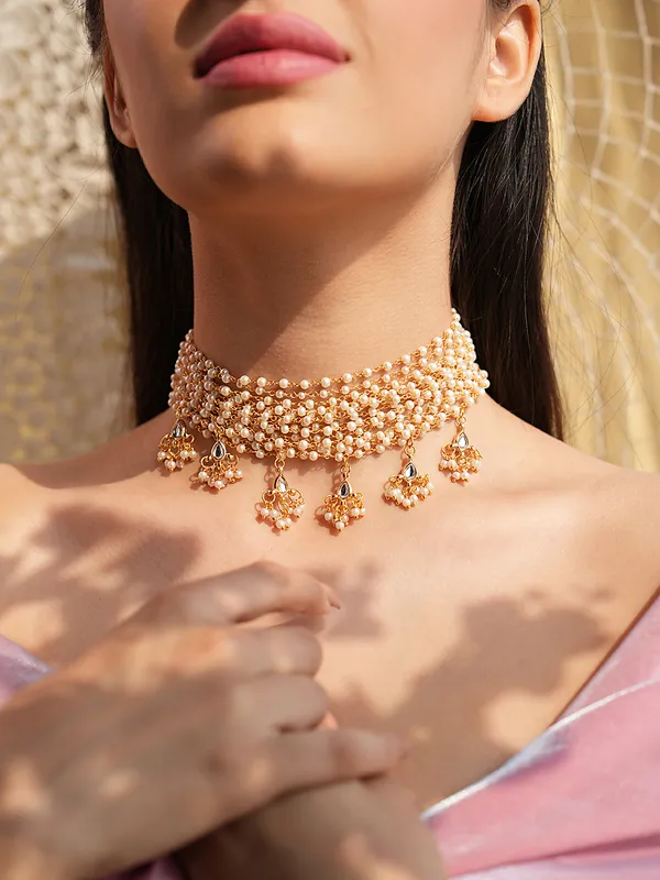 Varnika_Layered_Pachi_Kundan_Pearl_Choker_Necklace_with_Gold_Beaded_Pendants