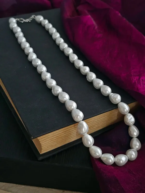 Luna_Line_Mother_of_Pearl_Necklace