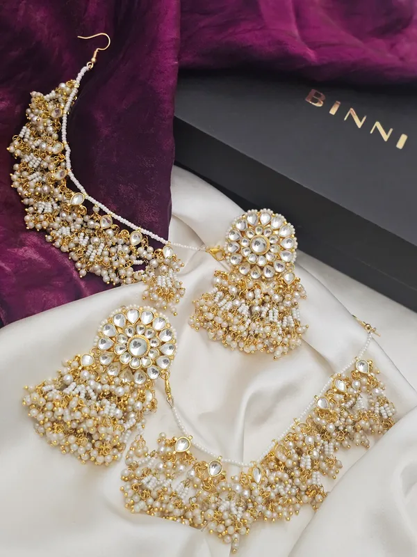 White_Serenity_Pachi_Kundan_Earchain
