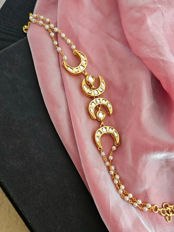Pearl_Beaded_Choker_with_Crescent_Moon_Kundan_Pendant