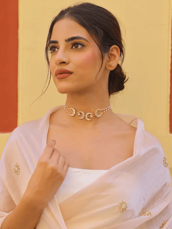 Pearl_Beaded_Choker_with_Crescent_Moon_Kundan_Pendant