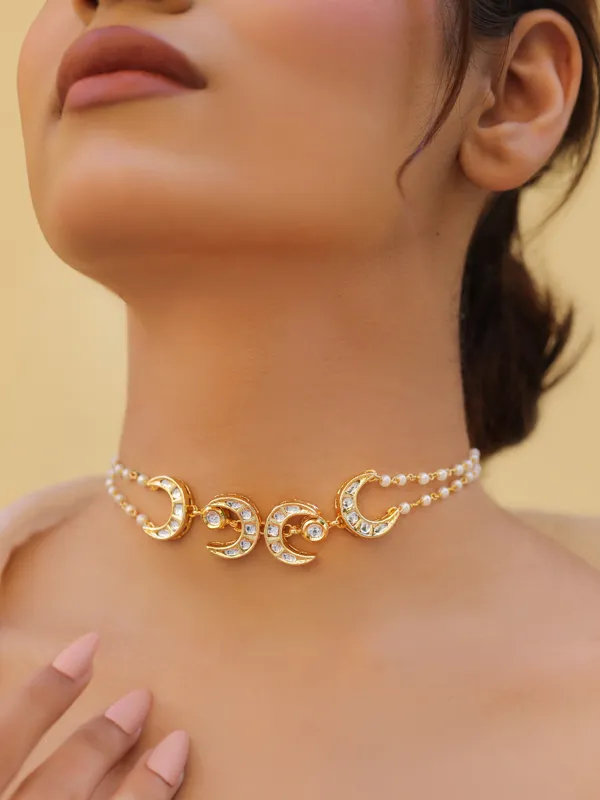 Pearl_Beaded_Choker_with_Crescent_Moon_Kundan_Pendant