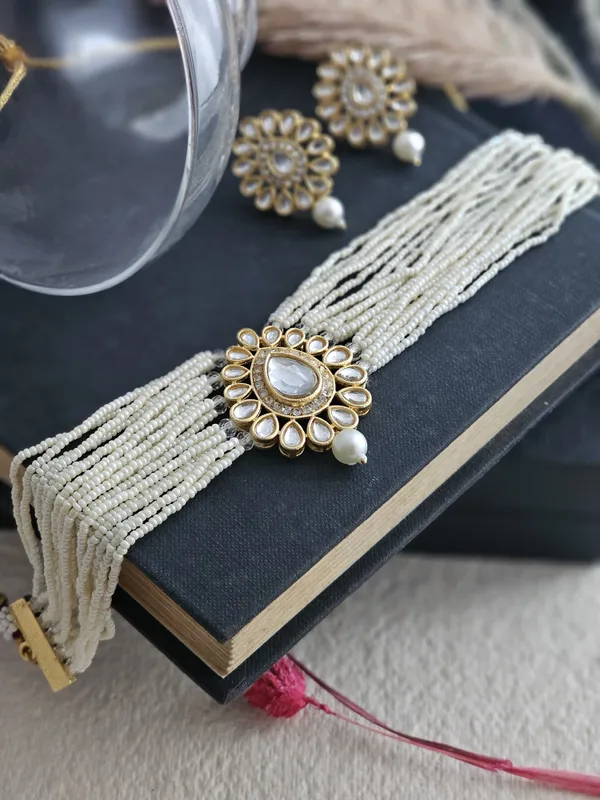 Nirvi_Kundan_Pearl-Beaded_Choker_Set