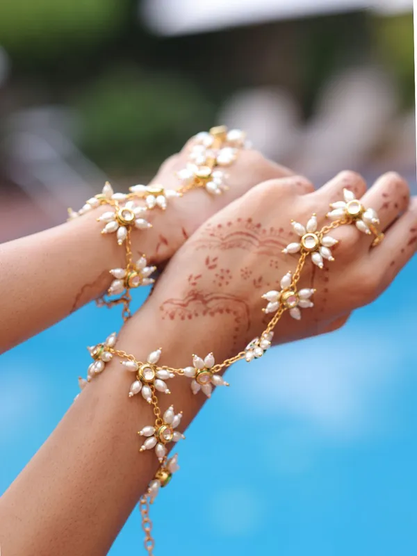 Regal_Bloom_Kundan_Hathphool_(Single)