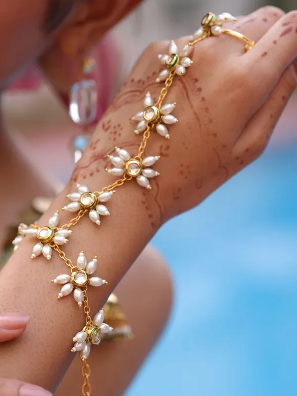 Regal_Bloom_Kundan_Hathphool_(Single)