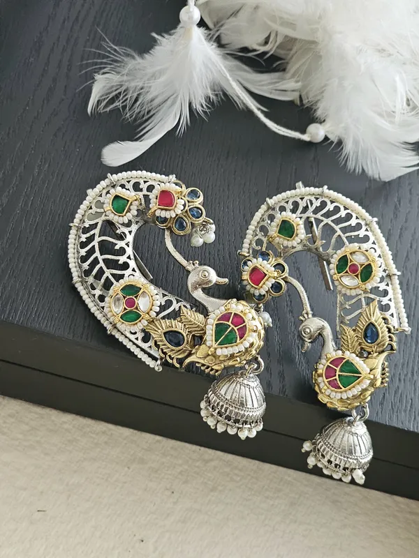 Regal_Plumage_Ear_Cuff