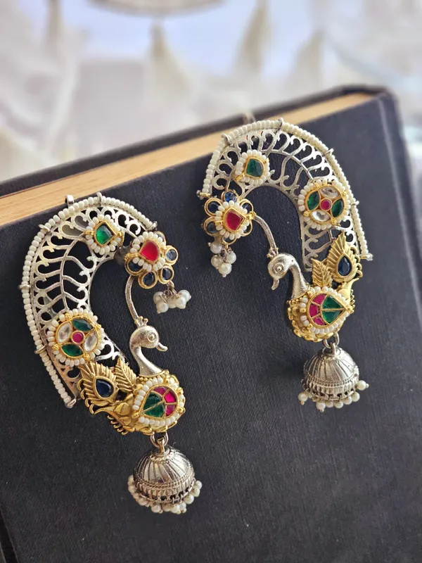 Regal_Plumage_Ear_Cuff