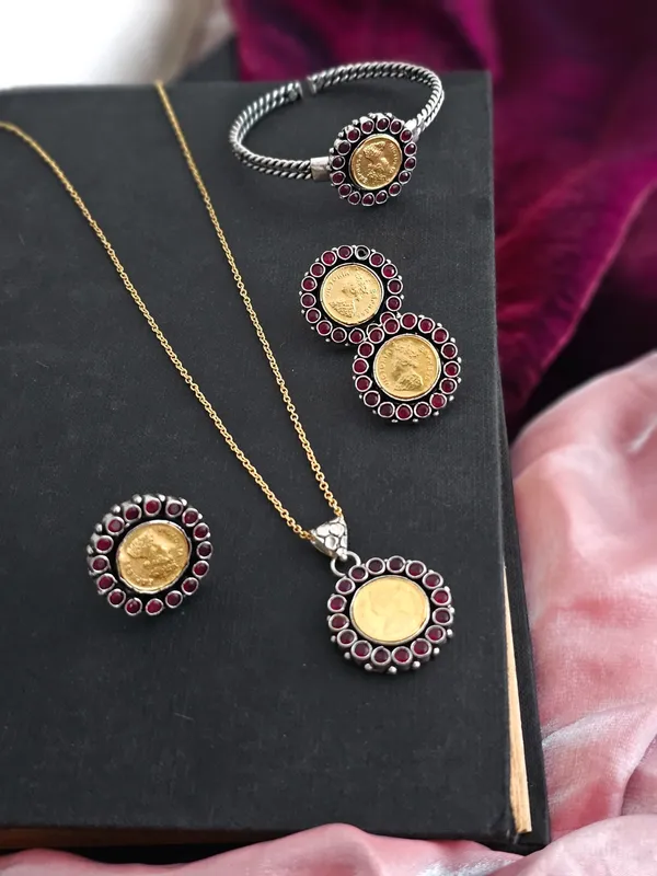 Ruby_Crown_Coin_Set