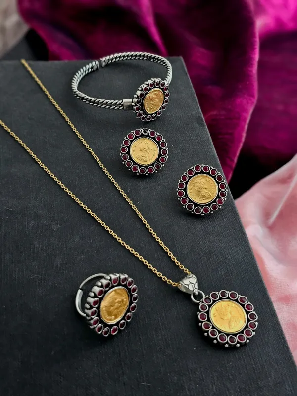 Ruby_Crown_Coin_Set