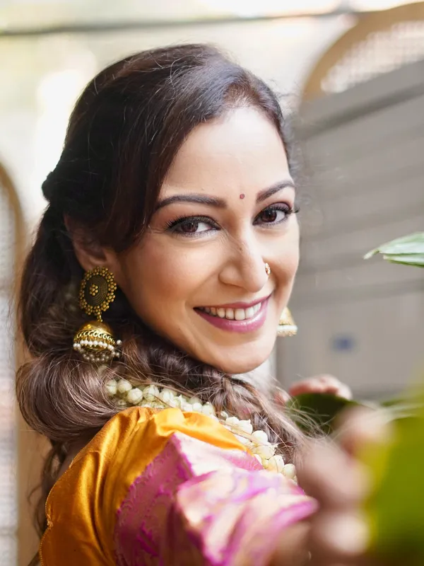 Gold_Toned_Brass_Jhumka_Earrings