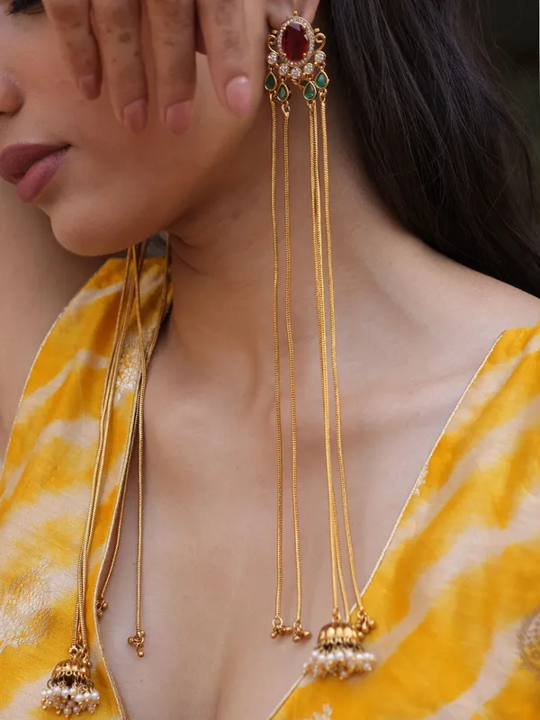 Scarlet_Gleam_Chain_Earrings