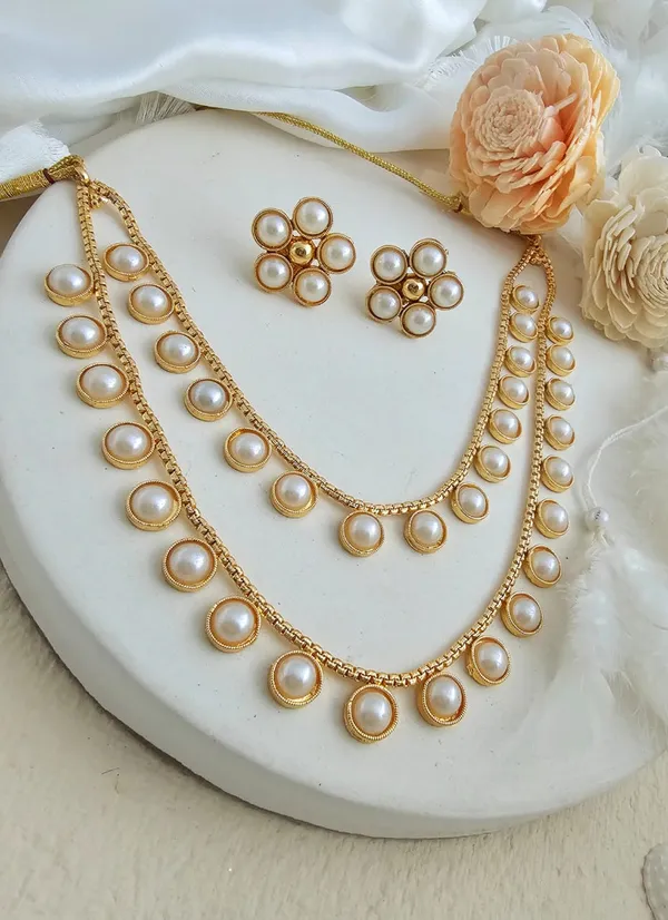Veya_Gold_Toned_Layered_Pearls_Necklace_Set