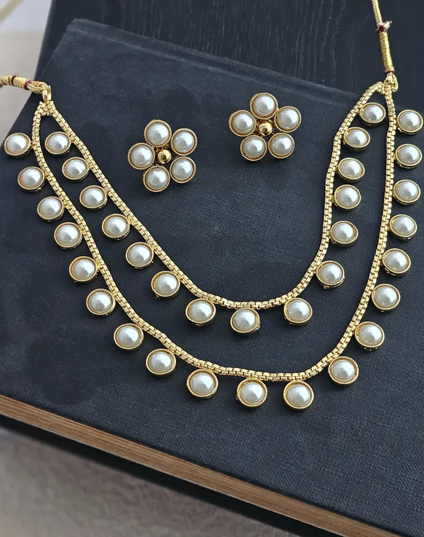 Veya_Gold_Toned_Layered_Pearls_Necklace_Set