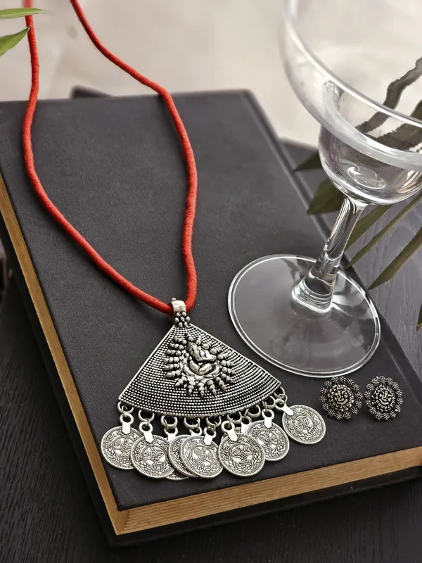 Oxidized_Red_Silver-Plated_Triangle_Ganpati_String_Jewellery_Set