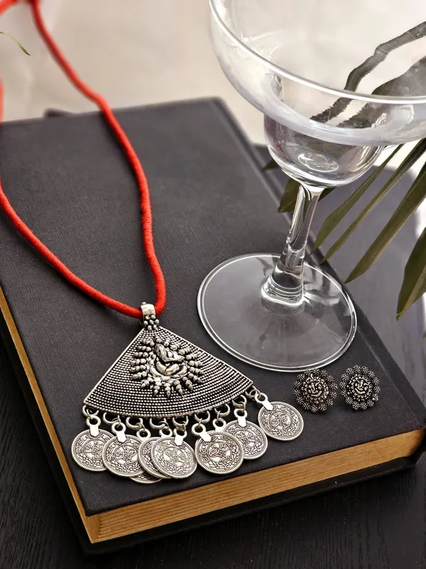 Oxidized_Red_Silver-Plated_Triangle_Ganpati_String_Jewellery_Set