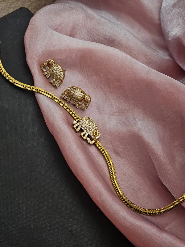 Trunk_Treasure_AD_Necklace_Set