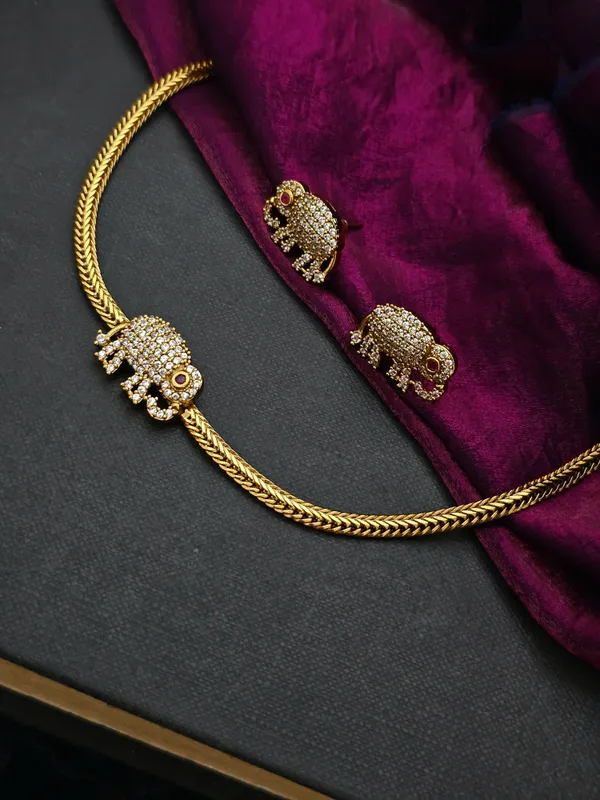 Trunk_Treasure_AD_Necklace_Set