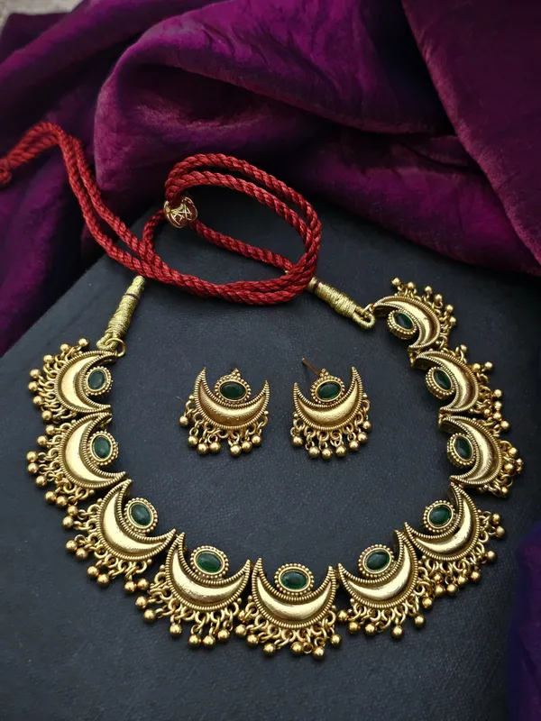 Lunar_Verdance_Necklace_Set