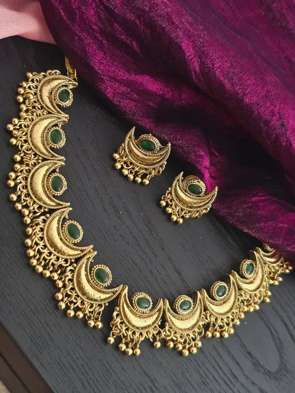 Lunar_Verdance_Necklace_Set
