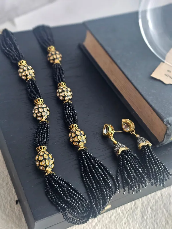 Black_Beads_Necklace_Set