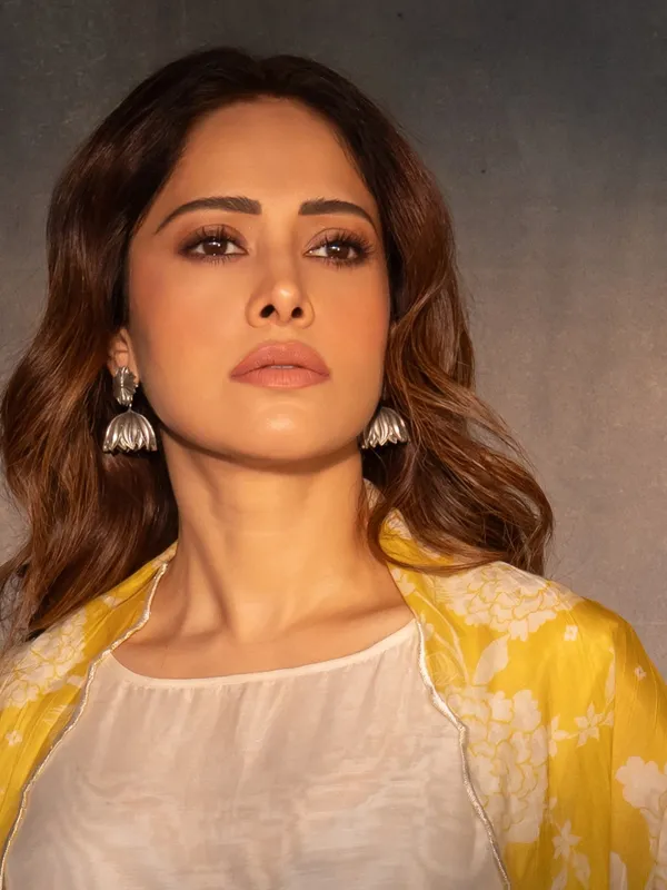 Silver-Toned_Floral_Jhumkas_Earrings