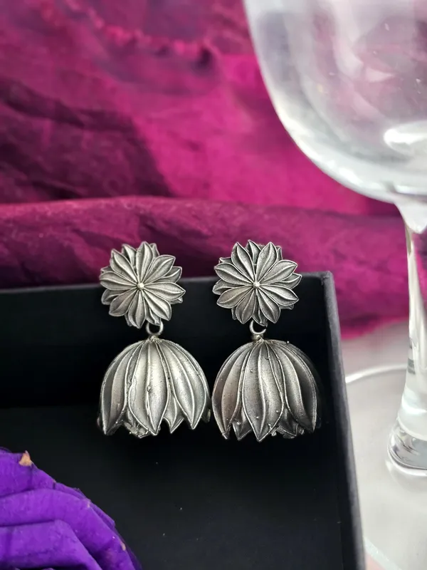 Silver-Toned_Floral_Jhumkas_Earrings