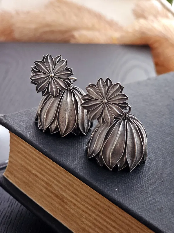 Silver-Toned_Floral_Jhumkas_Earrings