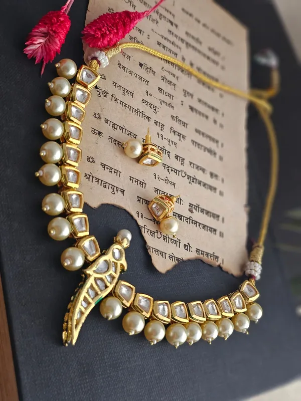 Avyana_Kundan_Bird_Choker_Set_with_Semi-Precious_Pearls