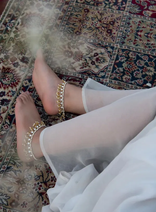 Vedika_Serene_Glow_Elegant_Pachi_Kundan_Anklet