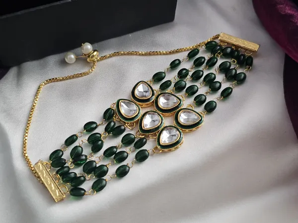 Verdant_Glow_Kundan_Bracelet