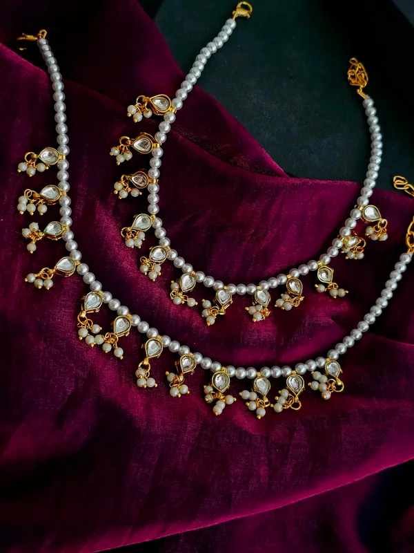 Vedika_Serene_Glow_Elegant_Pachi_Kundan_Anklet