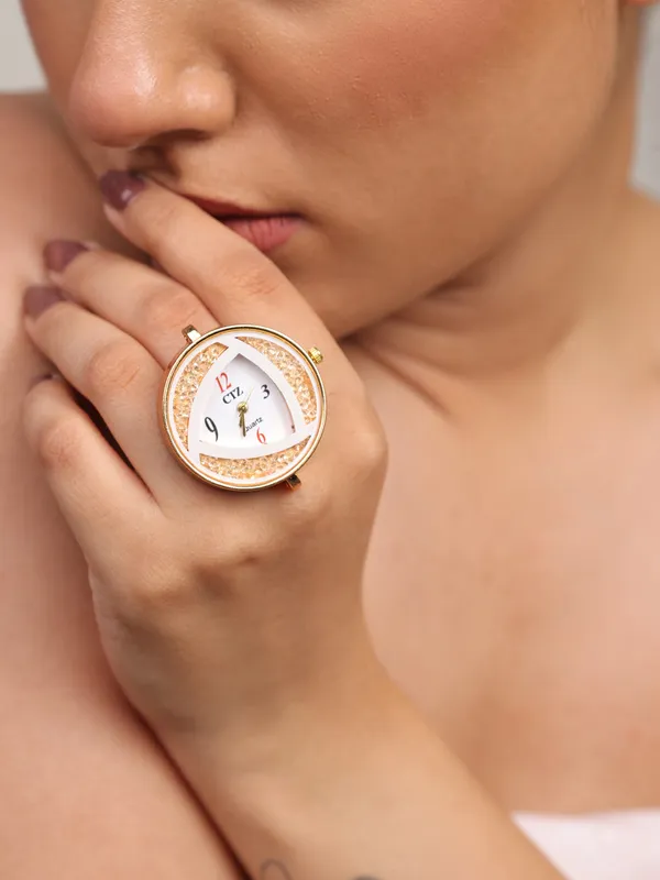 Vintage_Charm_Brass_Circle_Finger_Watch