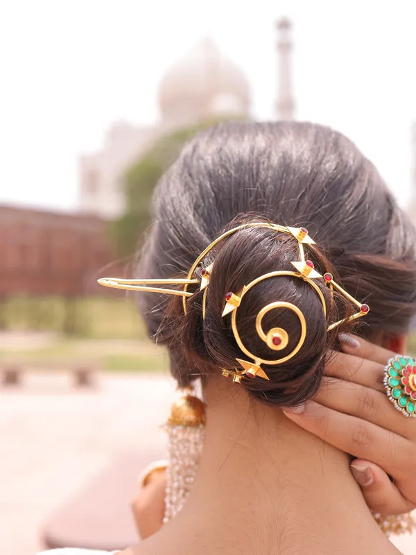 Vivara_Brass_Hair_Bun_Cage