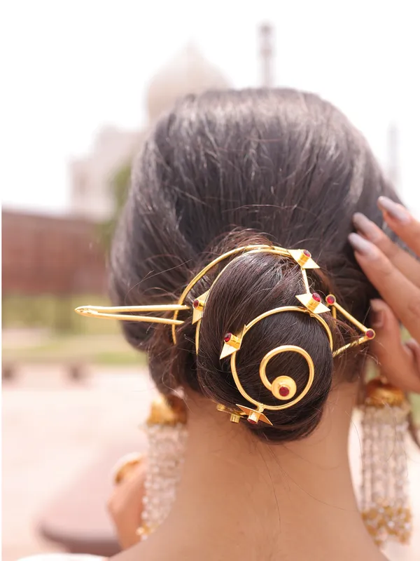 Vivara_Brass_Hair_Bun_Cage