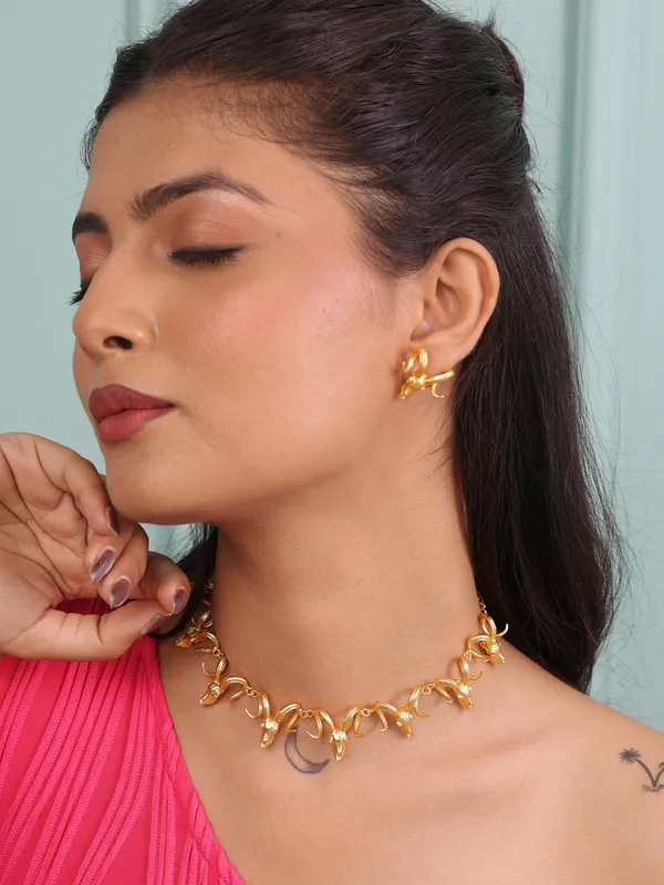 Whitetail_Embrace_Necklace_Set