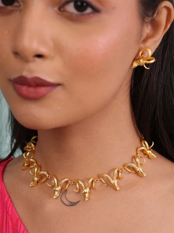Whitetail_Embrace_Necklace_Set