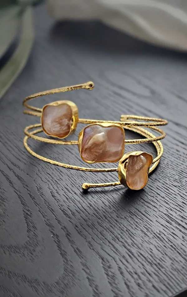 Women_Gold-Toned_Mother_of_Pearl_Cuff_Bracelet