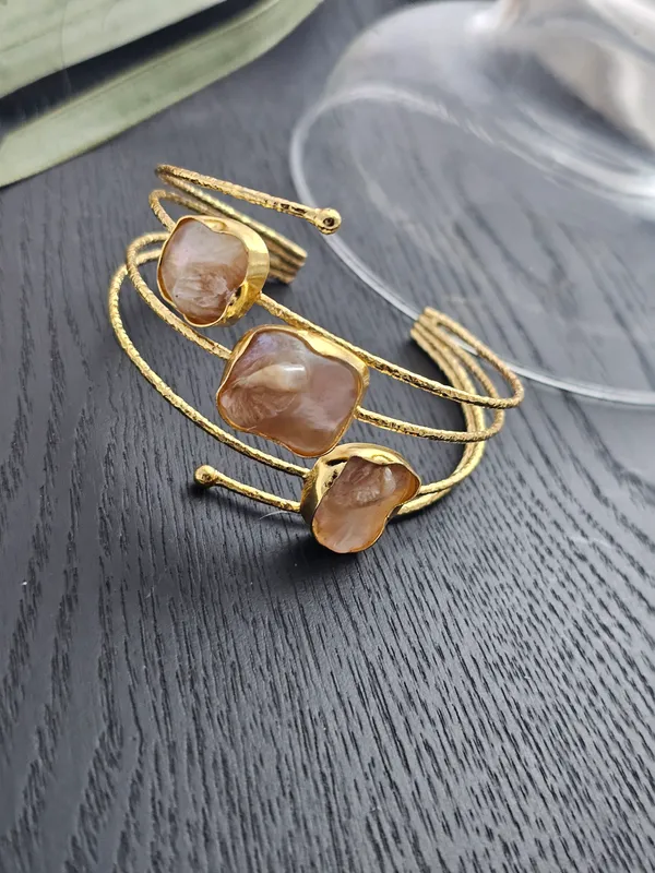 Women_Gold-Toned_Mother_of_Pearl_Cuff_Bracelet