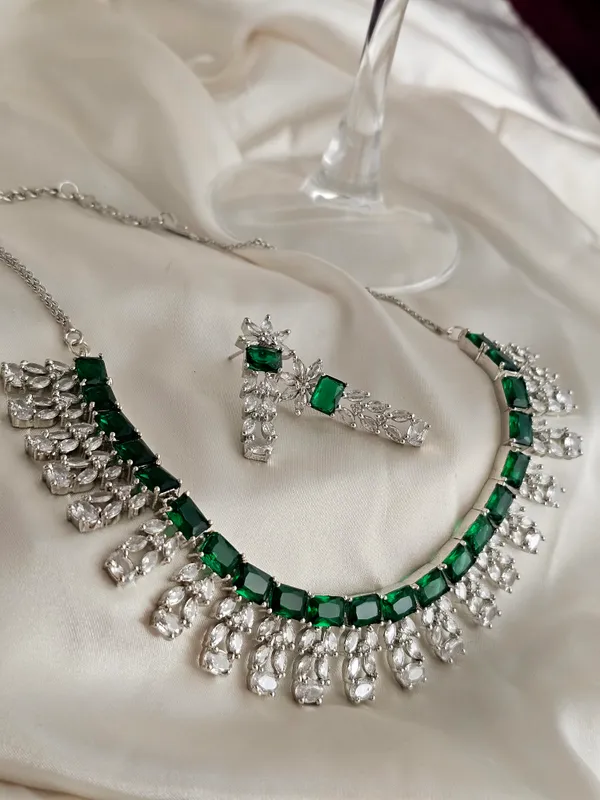 Emerald_Glimmer_AD_Necklace_Set