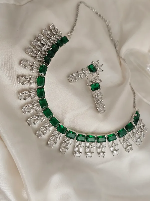 Emerald_Glimmer_AD_Necklace_Set