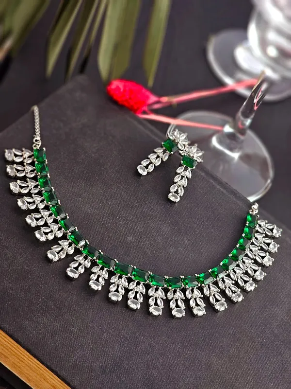 Emerald_Glimmer_AD_Necklace_Set