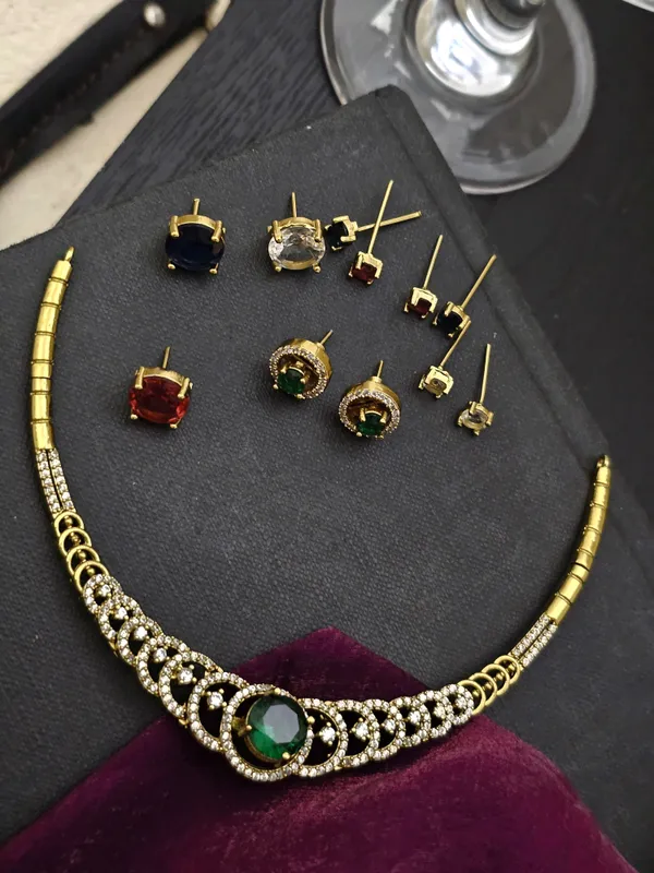 Aurora_Versatile_AD_Necklace_Set