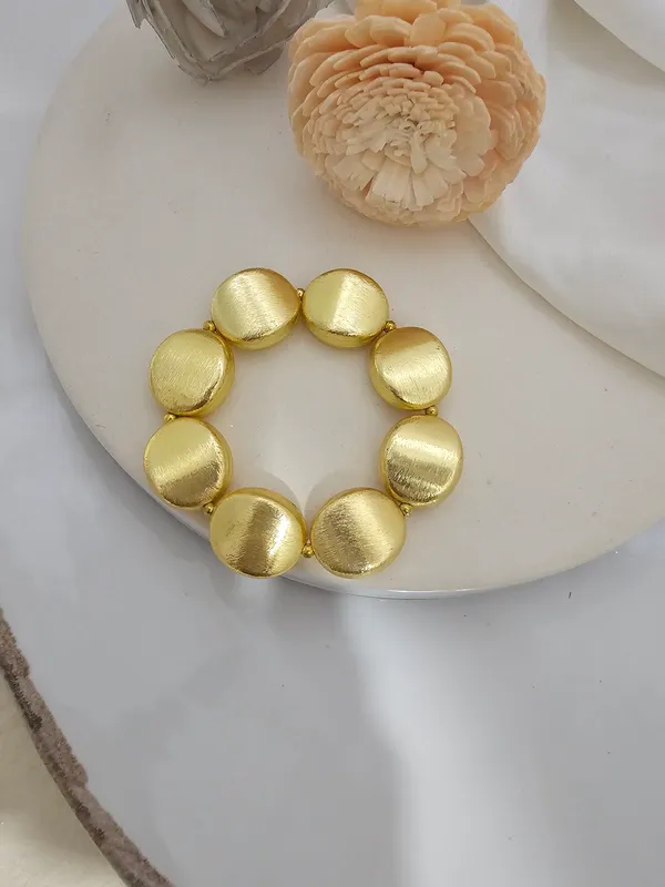 Arohi_Round-Shaped_Hand_Bracelet