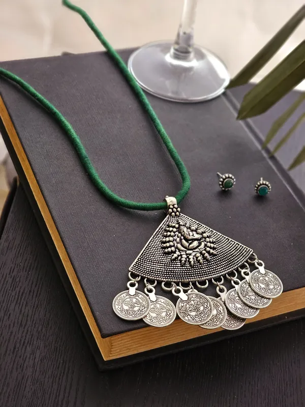 Silver_Plated_And_Green_Wardrobe_Triangle_Ganpati_Antique_Jewllery_Set